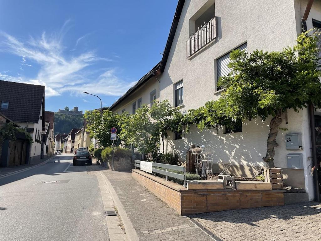 Modern Holiday Apartment In The Heart Of Klingenmünster Exteriör bild
